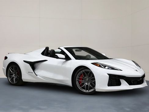 Used 2025 Chevrolet Corvette Z06 image 1