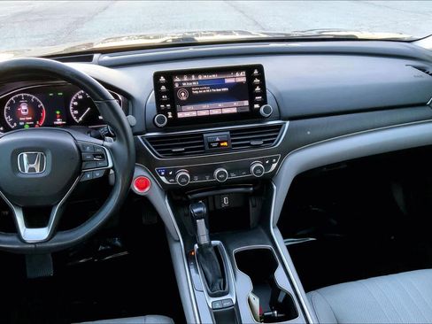 Used 2018 Honda Accord Touring image 7