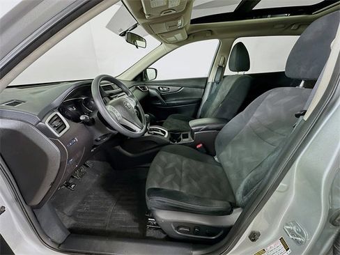 Used 2016 Nissan Rogue SV w/ SV Moonroof Package image 26