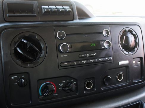 Used 2019 Ford E-350 and Econoline 350 Super Duty image 28