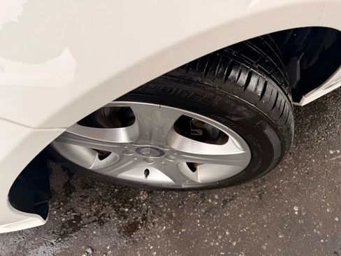 Used 2014 Mercedes-Benz E 350 4MATIC Sedan image 39