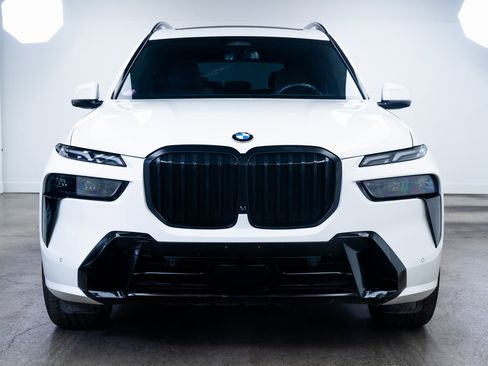 Used 2025 BMW X7 xDrive40i w/ M Sport Package image 2