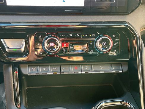 Used 2025 GMC Sierra 2500 AT4 w/ AT4 Premium Plus Package image 16