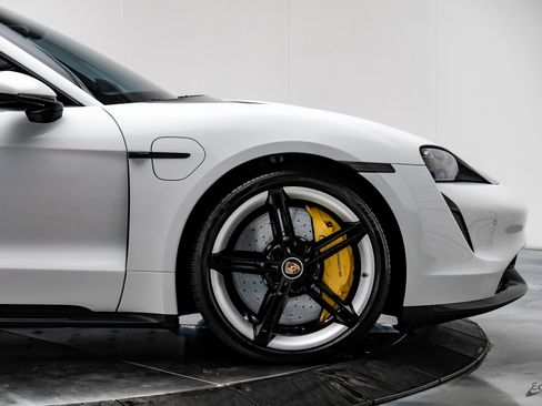 Used 2020 Porsche Taycan Turbo S image 18