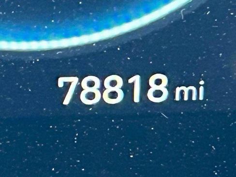 Used 2023 Hyundai Elantra Limited image 23