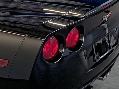 Used 2005 Chevrolet Corvette Convertible w/ Preferred Equipment Group RWD image 10