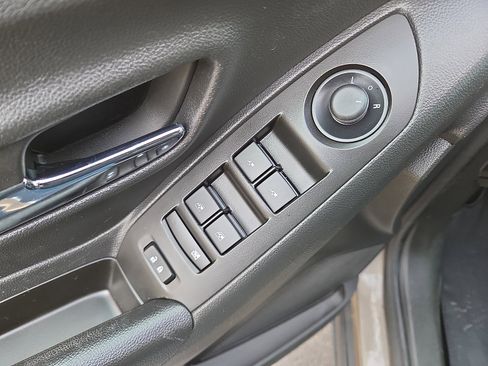 Used 2022 Chevrolet Trax LT w/ LT Convenience Package image 32