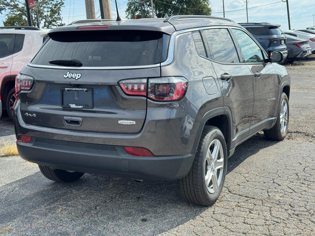Used 2024 Jeep Compass Latitude AWD/4WD image 3