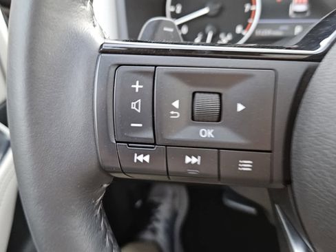 Used 2023 Nissan Rogue SL image 12