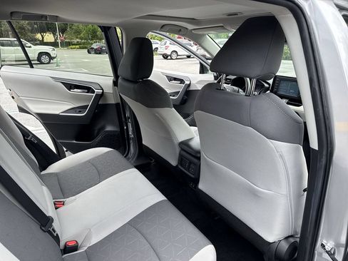 Used 2019 Toyota RAV4 XLE FWD image 33