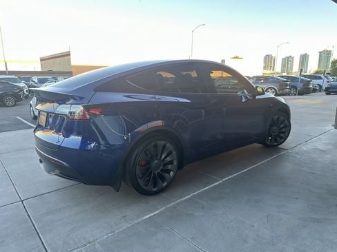 Used 2023 Tesla Model Y Performance image 3