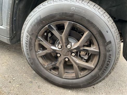 Used 2025 Jeep Grand Cherokee Altitude image 5