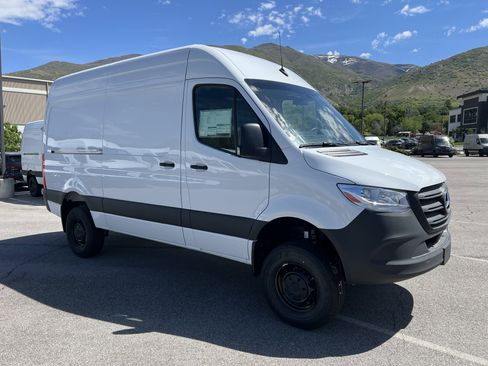New 2025 Mercedes-Benz Sprinter 2500 image 4
