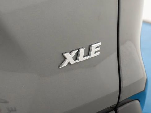 Used 2021 Toyota RAV4 XLE w/ Convenience Package FWD image 7