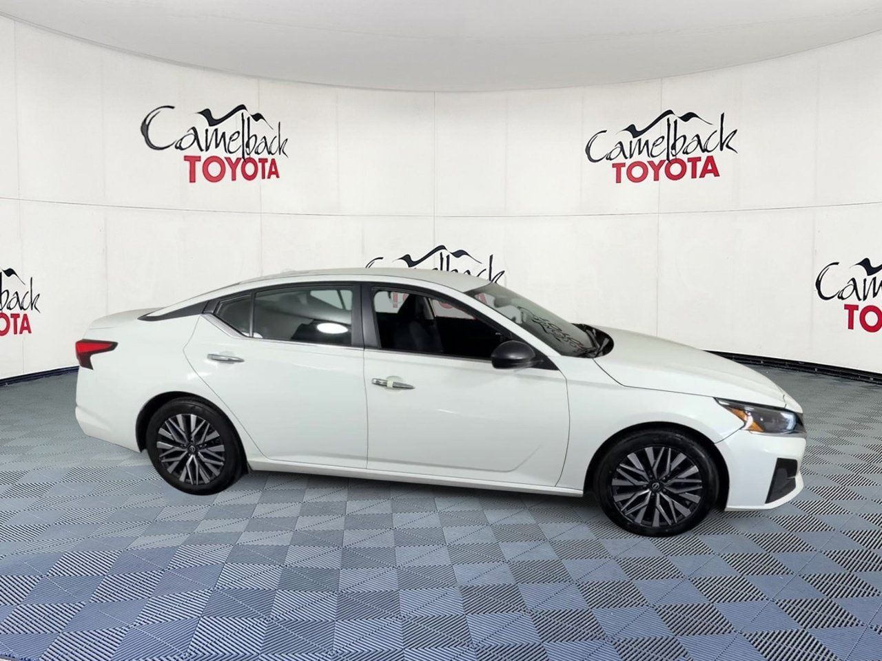 Used 2025 Nissan Altima 2.5 SV FWD image 4