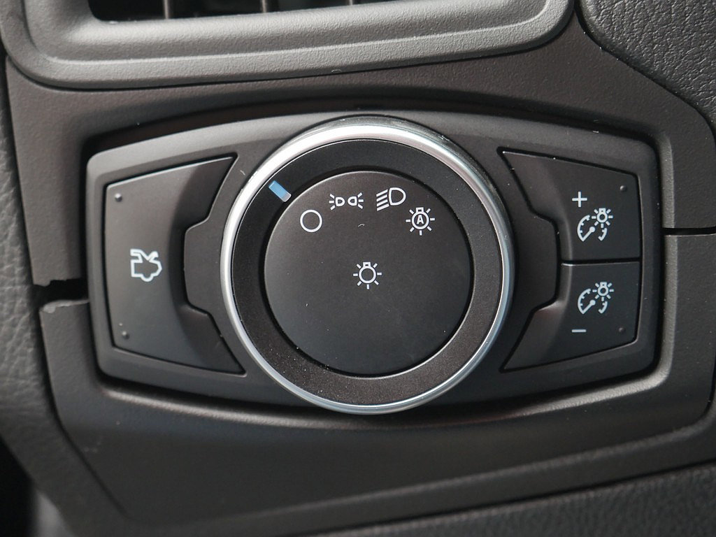 Used 2016 Ford Focus SE w/ SE Cold Weather Package FWD image 29