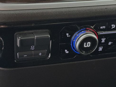 Used 2025 GMC Sierra 1500 SLT image 23