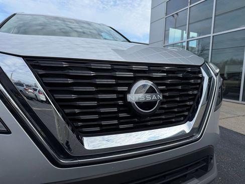 Used 2023 Nissan Rogue SV w/ SV Premium B Package image 12