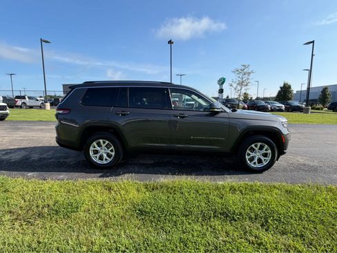 Used 2023 Jeep Grand Cherokee L Limited AWD/4WD image 9