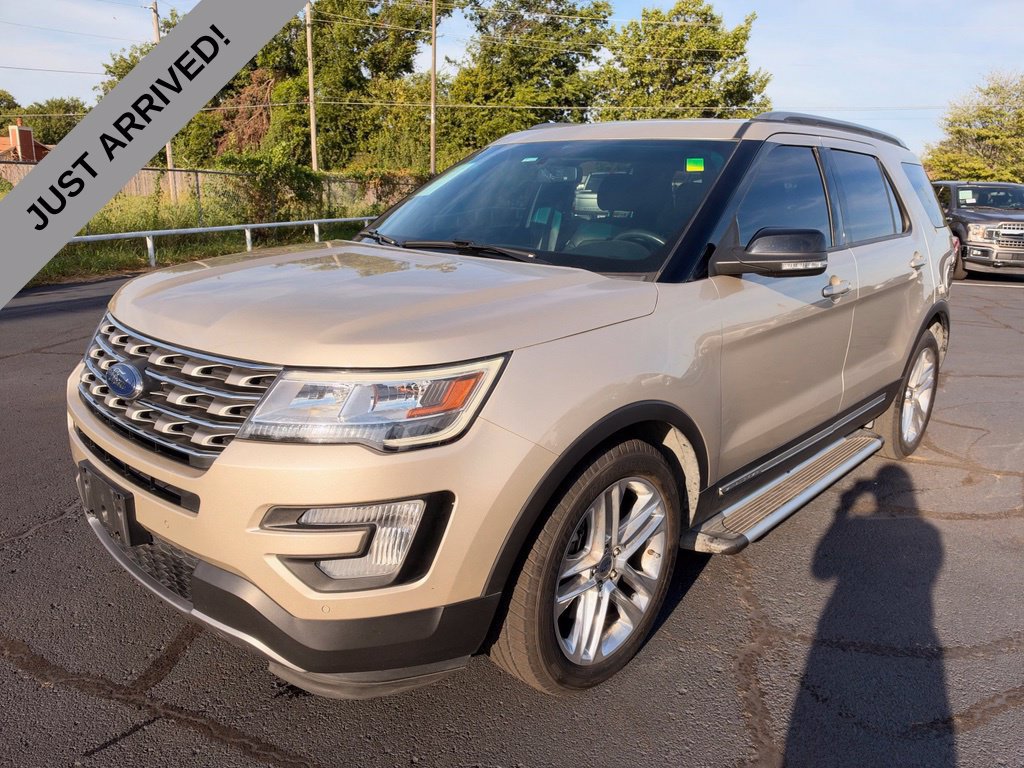 Used 2017 Ford Explorer XLT w/ Equipment Group 202A FWD image 1