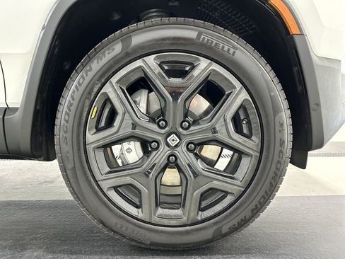 Used 2023 Rivian R1S Adventure AWD/4WD image 11