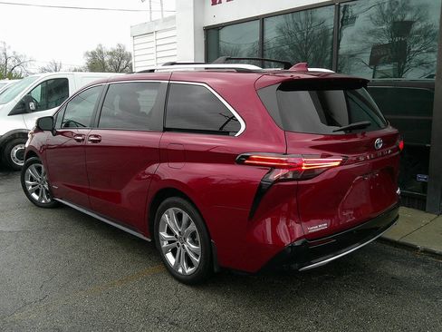 Used 2021 Toyota Sienna Platinum image 6