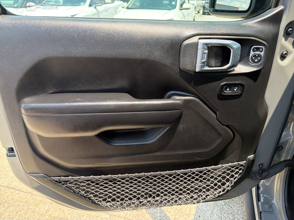 Used 2021 Jeep Gladiator Mojave AWD/4WD image 15