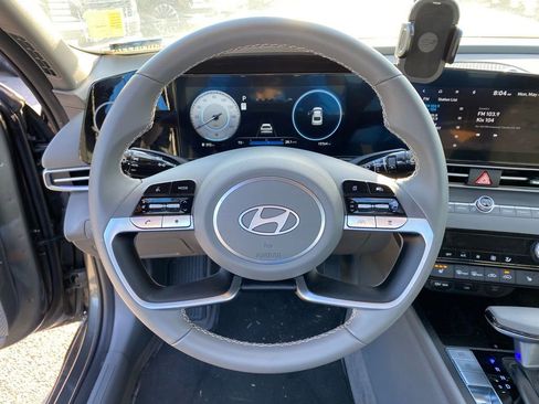 Used 2024 Hyundai Elantra SEL w/ Convenience Package FWD image 12