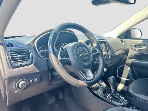 Used 2018 Jeep Compass Latitude AWD/4WD image 9