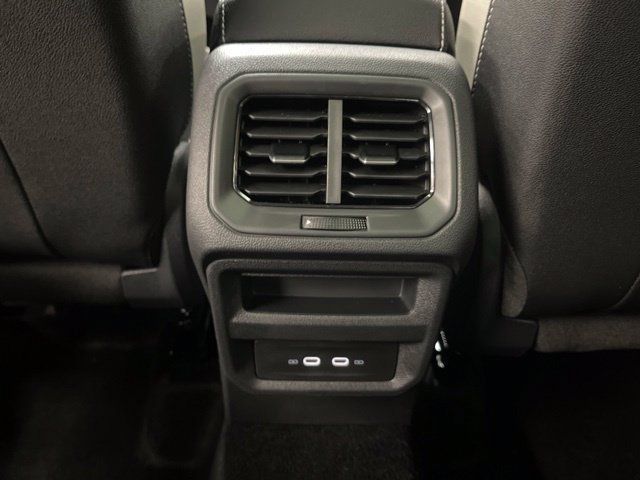 New 2027 Volkswagen Taos SE AWD/4WD image 25