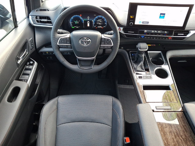 Certified 2026 Toyota Sienna Platinum AWD/4WD image 12