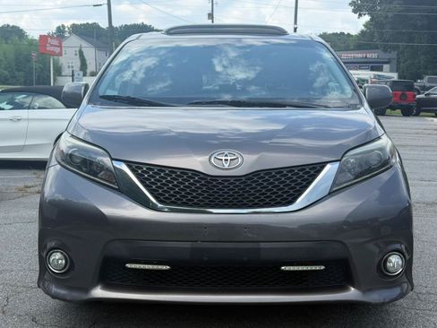 Used 2015 Toyota Sienna SE w/ SE Preferred Package FWD image 3