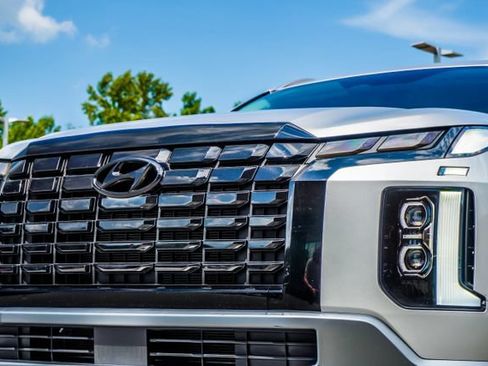 Used 2025 Hyundai Palisade SEL FWD image 2