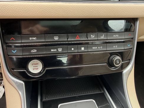 Used 2016 Jaguar XF Prestige RWD image 34