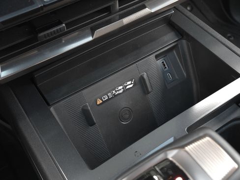 Used 2025 GMC Hummer EV 3X w/ LPO, Dark Essentials Package image 17