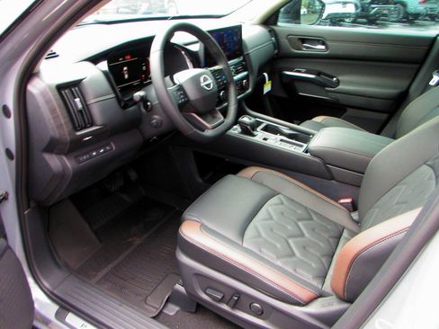 New 2026 Nissan Pathfinder Platinum image 14