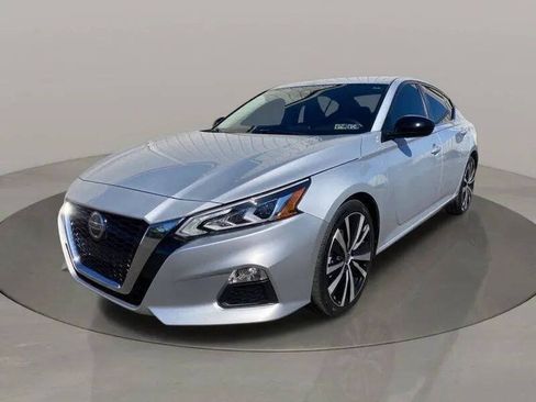 Used 2021 Nissan Altima 2.5 SR FWD image 2
