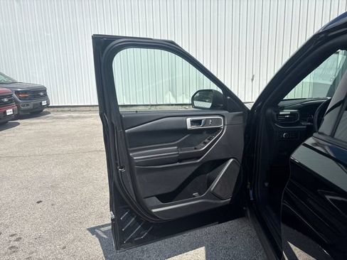 Used 2020 Ford Explorer XLT w/ Equipment Group 202A AWD/4WD image 10