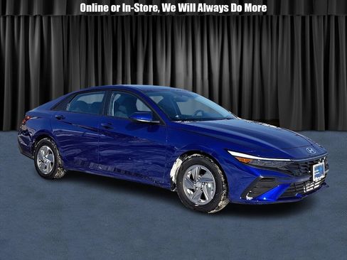 Certified 2025 Hyundai Elantra SE image 1