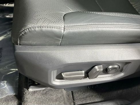 Certified 2025 Toyota Tundra Limited AWD/4WD image 18