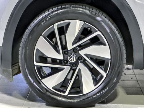 Used 2024 Volkswagen Atlas SE image 11