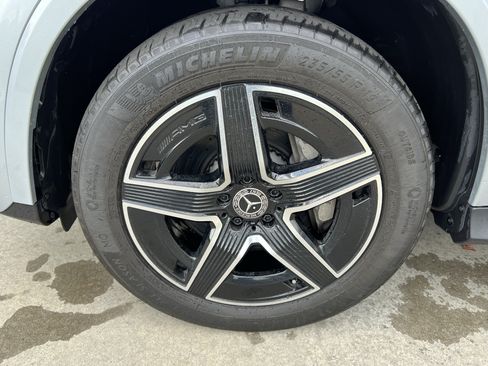 Used 2025 Mercedes-Benz GLC 300 4MATIC w/ AMG Line image 13