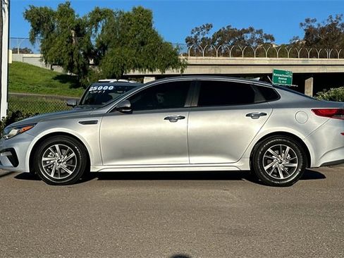 Used 2020 Kia Optima LX image 9