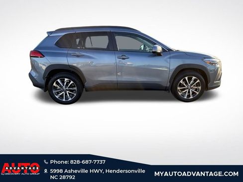 Used 2023 Toyota Corolla Cross XLE w/ Convenience Package image 5