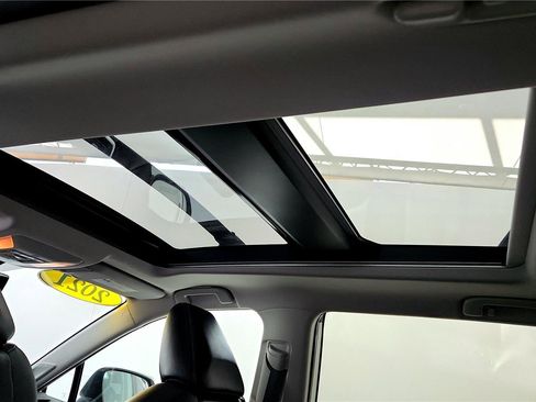 Used 2021 Toyota RAV4 Limited image 21