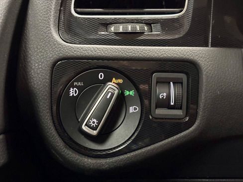 Used 2017 Volkswagen GTI SE FWD image 26