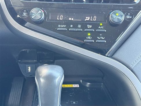 Used 2022 Toyota Camry XLE image 16