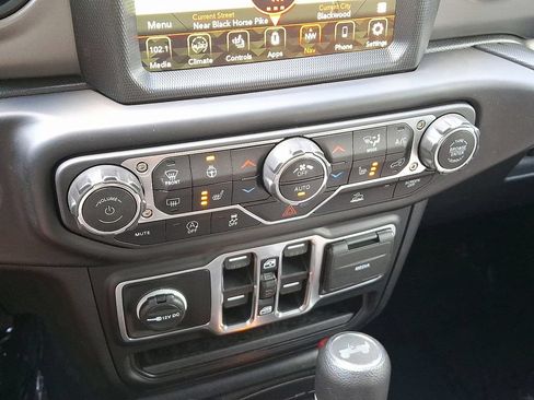 Used 2022 Jeep Wrangler Unlimited Sport AWD/4WD image 16