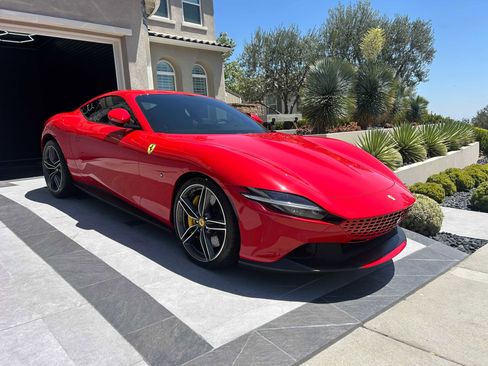 Used 2022 Ferrari Roma RWD image 1