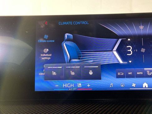 Used 2025 BMW X7 M60i w/ Climate Comfort Package AWD/4WD image 17